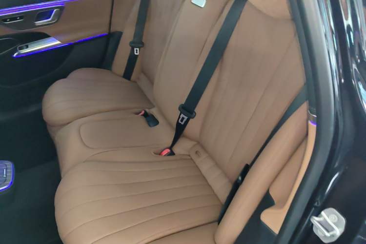 Used Mercedes-Benz E-Class New Energy 2024 E 350 e L Plug-in Hybrid Sedan Left Rear Seat