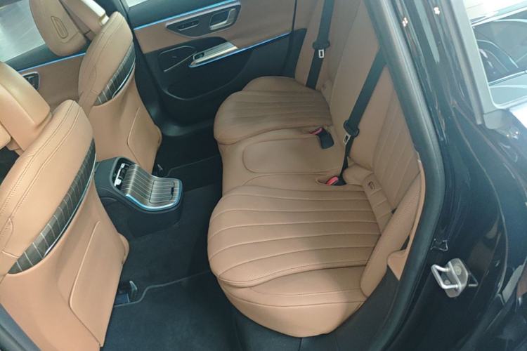 Used Mercedes-Benz E-Class New Energy 2024 E 350 e L Plug-in Hybrid Sedan Left Rear Seat