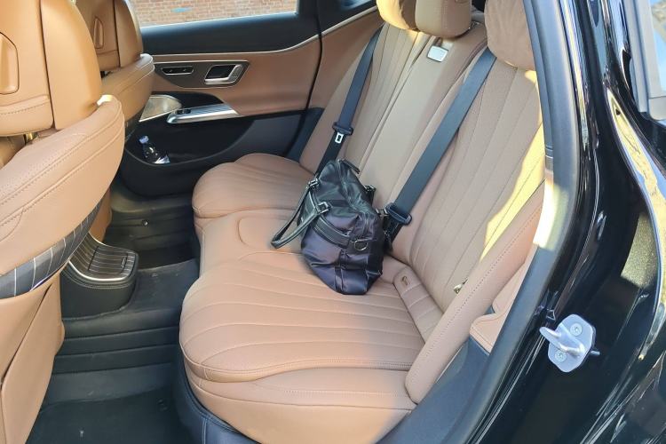 Used Mercedes-Benz E-Class New Energy 2024 E 350 e L Plug-in Hybrid Sedan Left Rear Seat