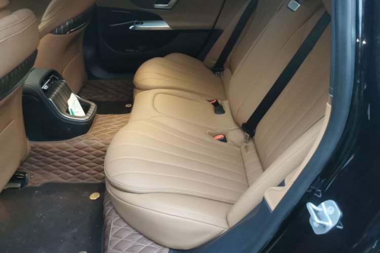 Used Mercedes-Benz E-Class New Energy 2024 E 350 e L Plug-in Hybrid Sedan Left Rear Seat