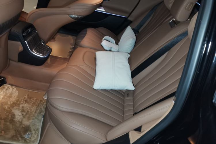 Used Mercedes-Benz E-Class New Energy 2024 E 350 e L Plug-in Hybrid Sedan Left Rear Seat