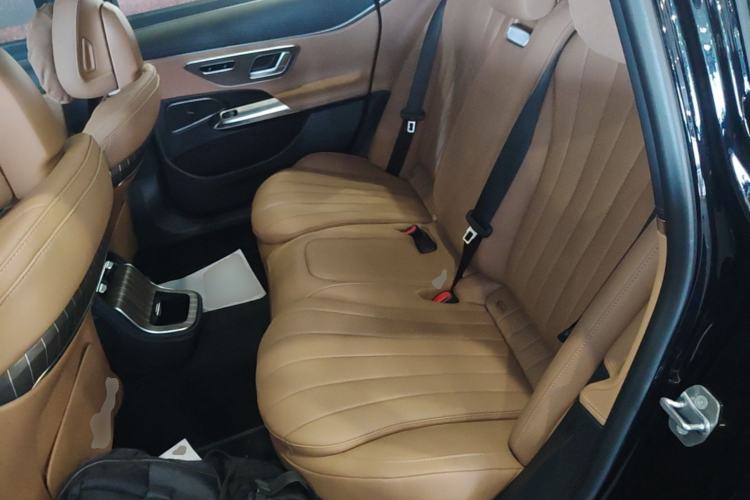 Used Mercedes-Benz E-Class New Energy 2024 E 350 e L Plug-in Hybrid Sedan Left Rear Seat
