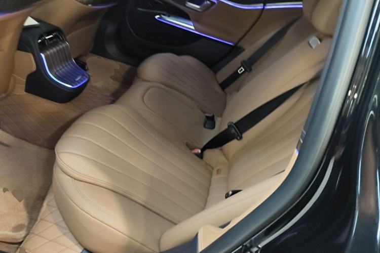 Used Mercedes-Benz E-Class New Energy 2024 E 350 e L Plug-in Hybrid Sedan Left Rear Seat