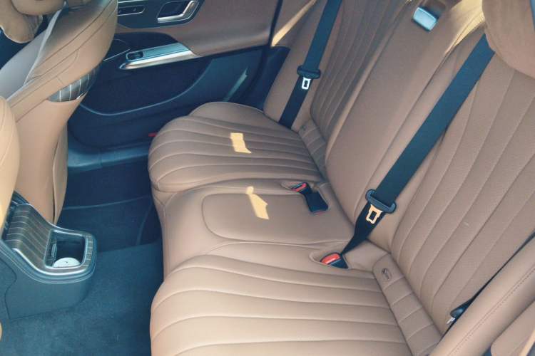 Used Mercedes-Benz E-Class New Energy 2024 E 350 e L Plug-in Hybrid Sedan Left Rear Seat