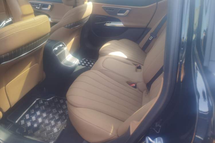 Used Mercedes-Benz E-Class New Energy 2024 E 350 e L Plug-in Hybrid Sedan Left Rear Seat