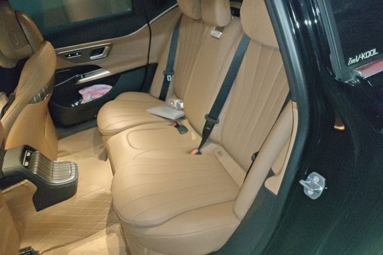 Used Mercedes-Benz E-Class New Energy 2024 E 350 e L Plug-in Hybrid Sedan Left Rear Seat