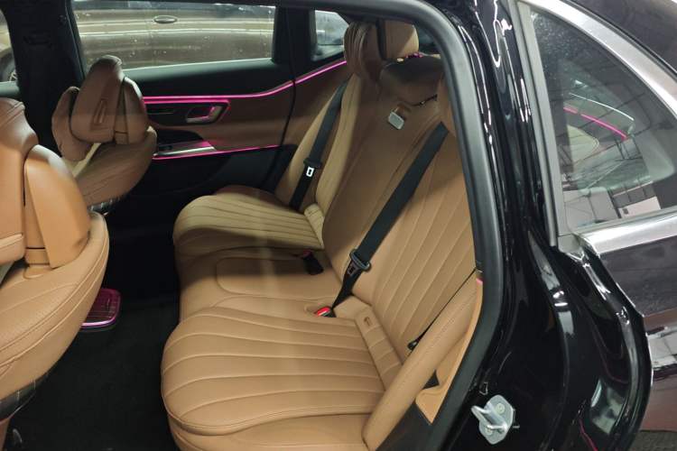 Used Mercedes-Benz E-Class New Energy 2024 E 350 e L Plug-in Hybrid Sedan Left Rear Seat