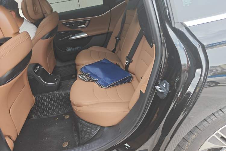 Used Mercedes-Benz E-Class New Energy 2024 E 350 e L Plug-in Hybrid Sports Sedan Left Rear Seat