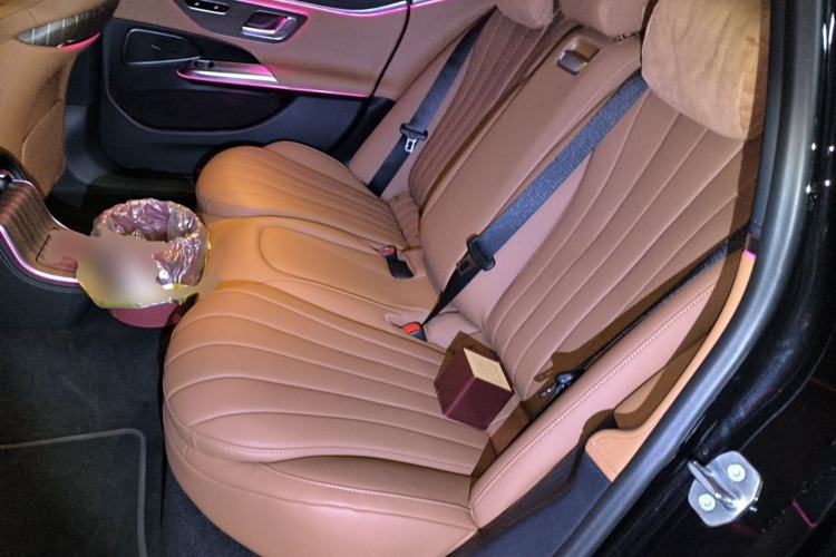 Used Mercedes-Benz E-Class New Energy 2024 E 350 e L Plug-in Hybrid Sedan Left Rear Seat