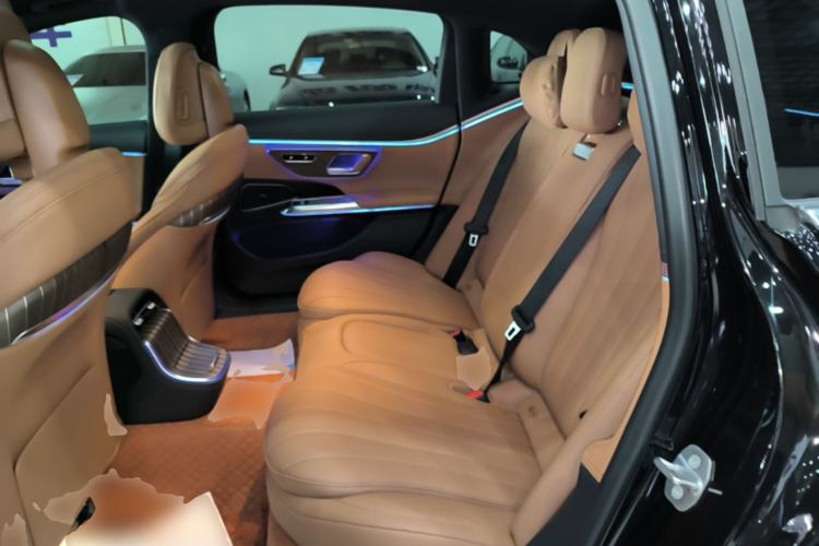 Used Mercedes-Benz E-Class New Energy 2024 E 350 e L Plug-in Hybrid Sedan Left Rear Seat