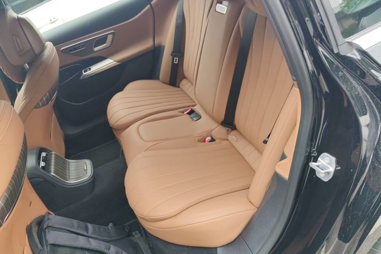 Used Mercedes-Benz E-Class New Energy 2024 E 350 e L Plug-in Hybrid Sedan Left Rear Seat