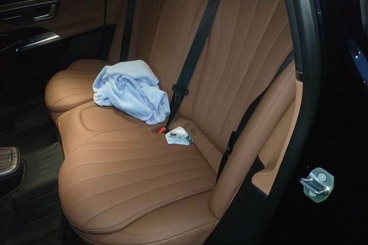 Used Mercedes-Benz E-Class New Energy 2024 E 350 e L Plug-in Hybrid Sedan Left Rear Seat