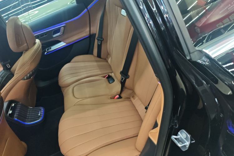 Used Mercedes-Benz E-Class New Energy 2024 E 350 e L Plug-in Hybrid Sedan Left Rear Seat