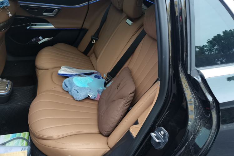 Used Mercedes-Benz E-Class New Energy 2024 E 350 e L Plug-in Hybrid Sedan Left Rear Seat