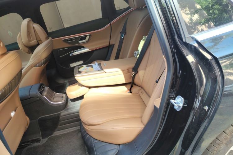Used Mercedes-Benz E-Class New Energy 2024 E 350 e L Plug-in Hybrid Sedan Left Rear Seat