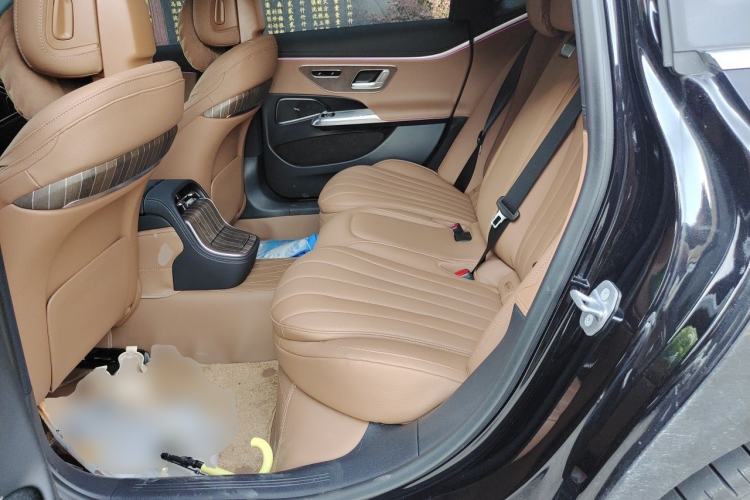 Used Mercedes-Benz E-Class New Energy 2024 E 350 e L Plug-in Hybrid Sedan Left Rear Seat
