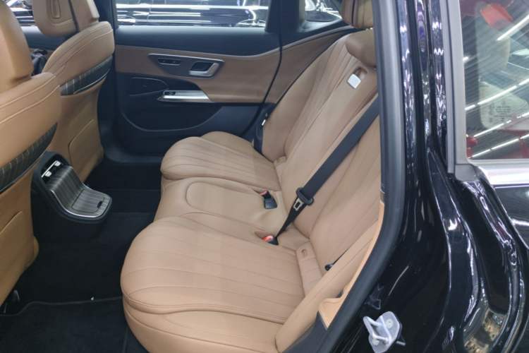 Used Mercedes-Benz E-Class New Energy 2024 E 350 e L Plug-in Hybrid Sedan Left Rear Seat