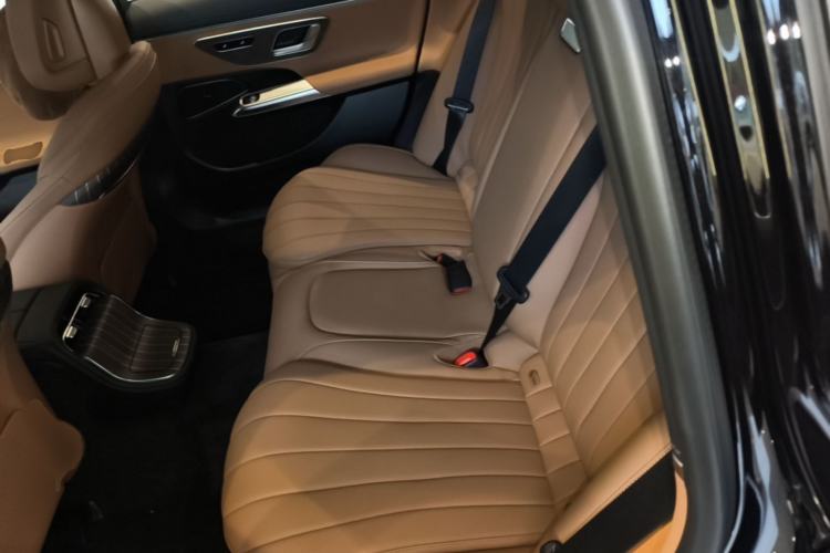 Used Mercedes-Benz E-Class New Energy 2024 E 350 e L Plug-in Hybrid Sedan Left Rear Seat