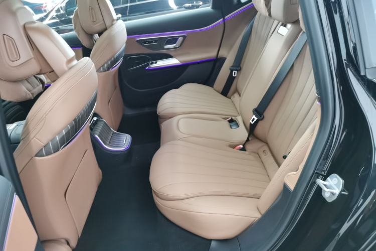 Used Mercedes-Benz E-Class New Energy 2024 E 350 e L Plug-in Hybrid Sedan Left Rear Seat