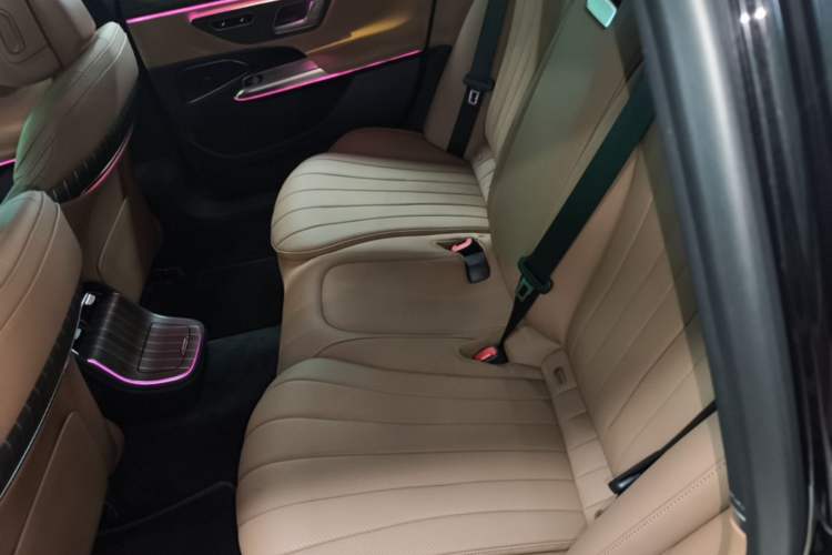 Used Mercedes-Benz E-Class New Energy 2024 E 350 e L Plug-in Hybrid Sedan Left Rear Seat
