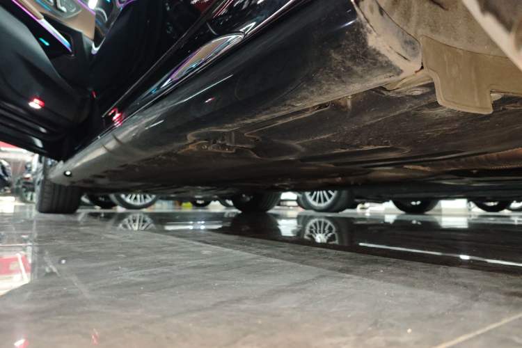 Used Mercedes-Benz E-Class New Energy 2024 E 350 e L Plug-in Hybrid Sedan Left Side Sill
