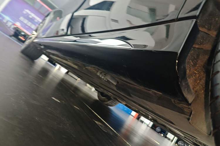 Used Mercedes-Benz E-Class New Energy 2024 E 350 e L Plug-in Hybrid Sedan Left Side Sill