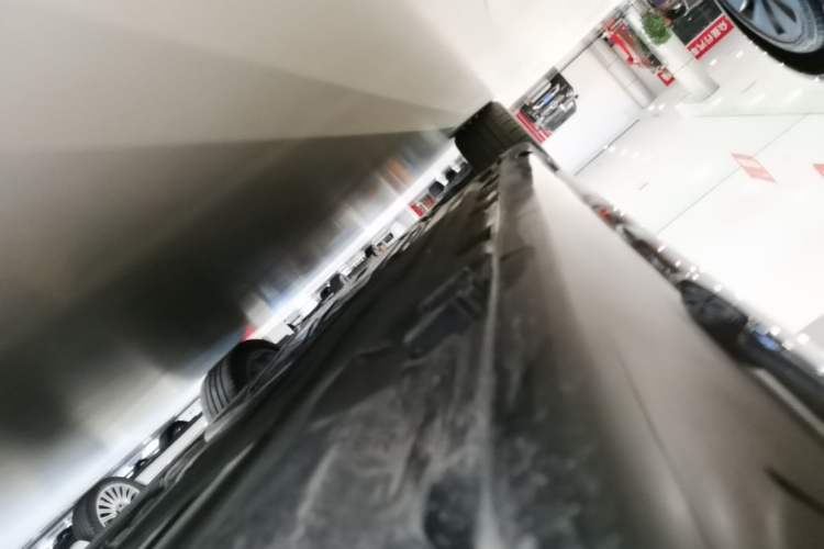 Used Mercedes-Benz E-Class New Energy 2024 E 350 e L Plug-in Hybrid Sedan Left Side Sill