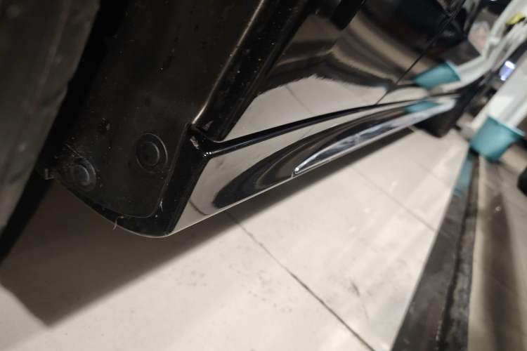 Used Mercedes-Benz E-Class New Energy 2024 E 350 e L Plug-in Hybrid Sedan Left Side Sill
