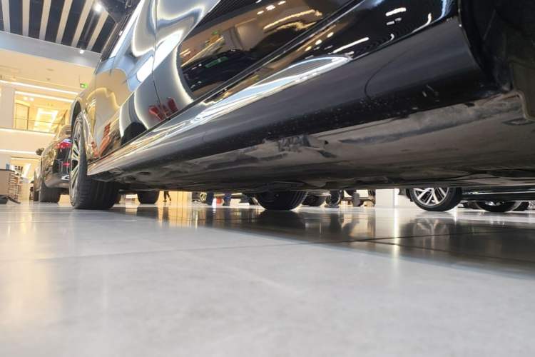 Used Mercedes-Benz E-Class New Energy 2024 E 350 e L Plug-in Hybrid Sedan Left Side Sill