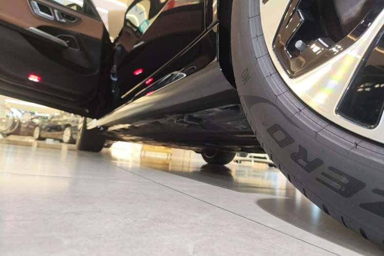Used Mercedes-Benz E-Class New Energy 2024 E 350 e L Plug-in Hybrid Sedan Left Side Sill