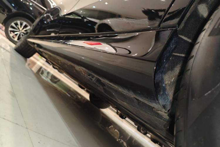 Used Mercedes-Benz E-Class New Energy 2024 E 350 e L Plug-in Hybrid Sedan Left Side Sill