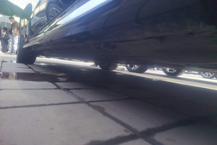 Used Mercedes-Benz E-Class New Energy 2024 E 350 e L Plug-in Hybrid Sedan Left Side Sill