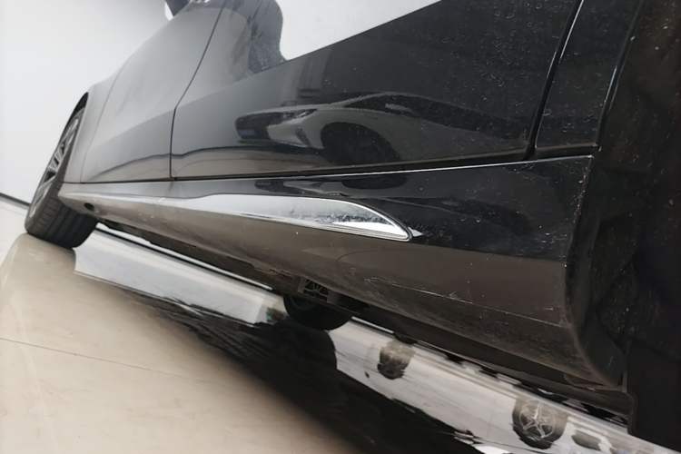 Used Mercedes-Benz E-Class New Energy 2024 E 350 e L Plug-in Hybrid Sedan Left Side Sill