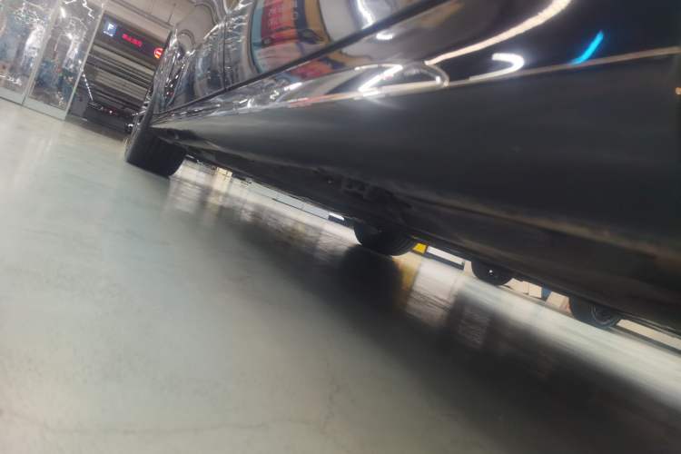 Used Mercedes-Benz E-Class New Energy 2024 E 350 e L Plug-in Hybrid Sedan Left Side Sill