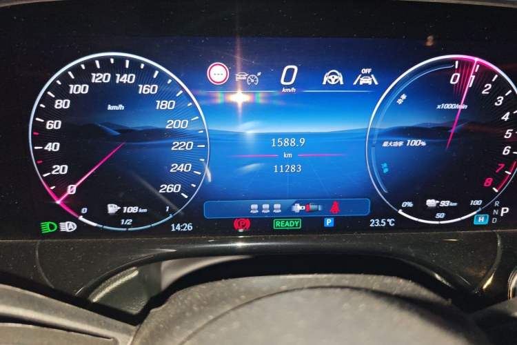 Used Mercedes-Benz E-Class New Energy 2024 E 350 e L Plug-in Hybrid Sedan Odometer Close Up