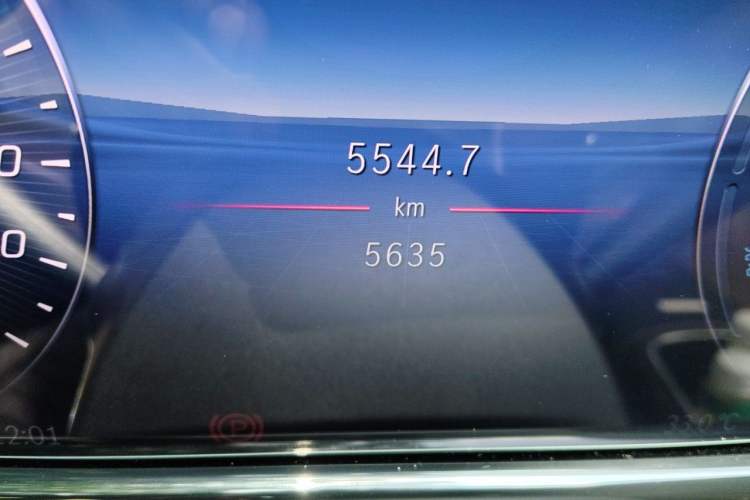 Used Mercedes-Benz E-Class New Energy 2024 E 350 e L Plug-in Hybrid Sedan Odometer Close Up