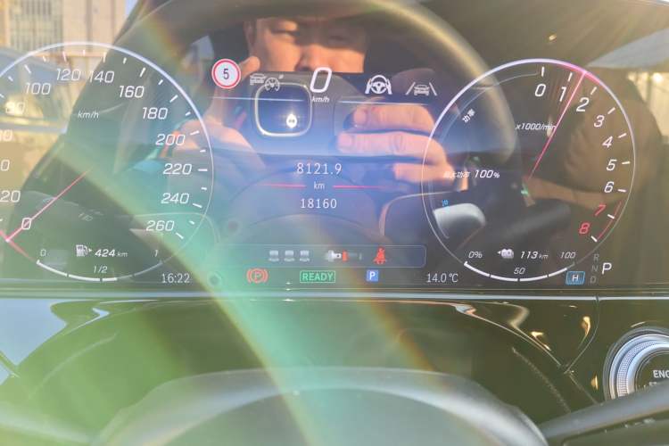 Used Mercedes-Benz E-Class New Energy 2024 E 350 e L Plug-in Hybrid Sedan Odometer Close Up