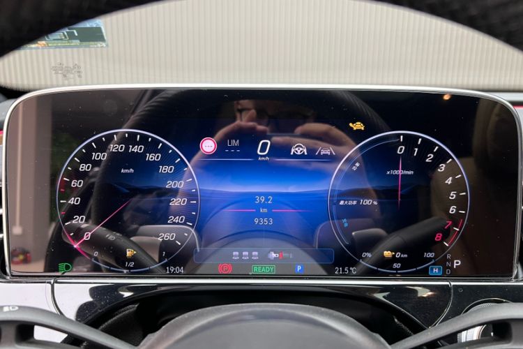 Used Mercedes-Benz E-Class New Energy 2024 E 350 e L Plug-in Hybrid Sedan Odometer Close Up