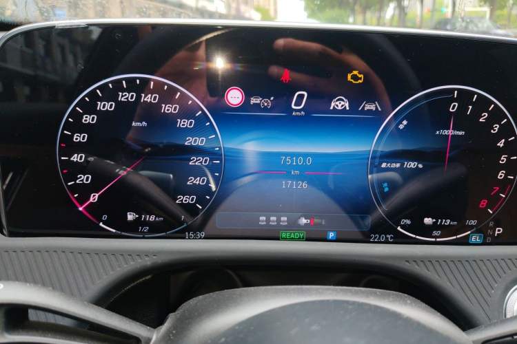 Used Mercedes-Benz E-Class New Energy 2024 E 350 e L Plug-in Hybrid Sedan Odometer Close Up