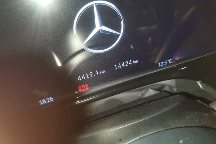 Used Mercedes-Benz E-Class New Energy 2024 E 350 e L Plug-in Hybrid Sedan Odometer Close Up