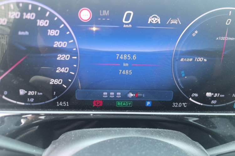 Used Mercedes-Benz E-Class New Energy 2024 E 350 e L Plug-in Hybrid Sedan Odometer Close Up
