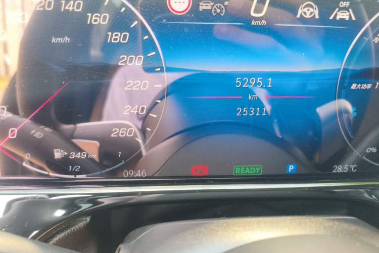 Used Mercedes-Benz E-Class New Energy 2024 E 350 e L Plug-in Hybrid Sedan Odometer Close Up