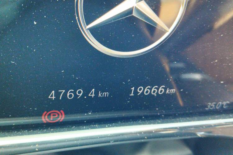 Used Mercedes-Benz E-Class New Energy 2024 E 350 e L Plug-in Hybrid Sedan Odometer Close Up