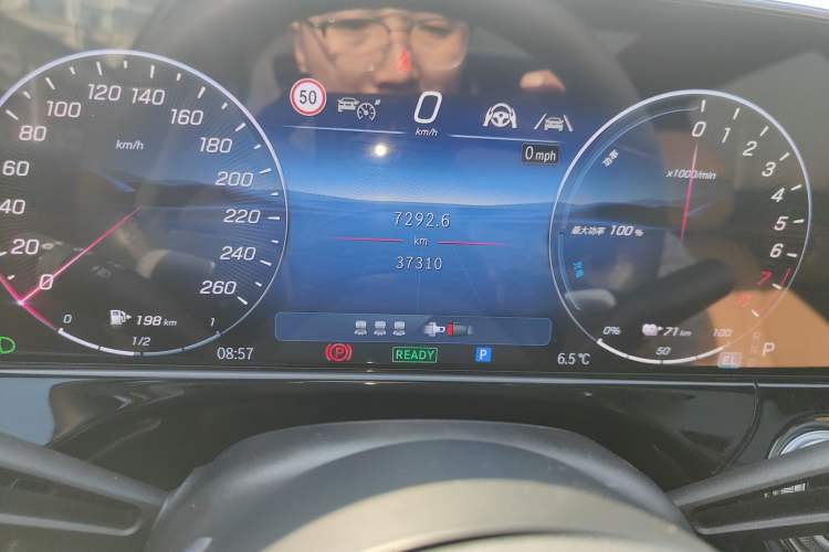 Used Mercedes-Benz E-Class New Energy 2024 E 350 e L Plug-in Hybrid Sedan Odometer Close Up