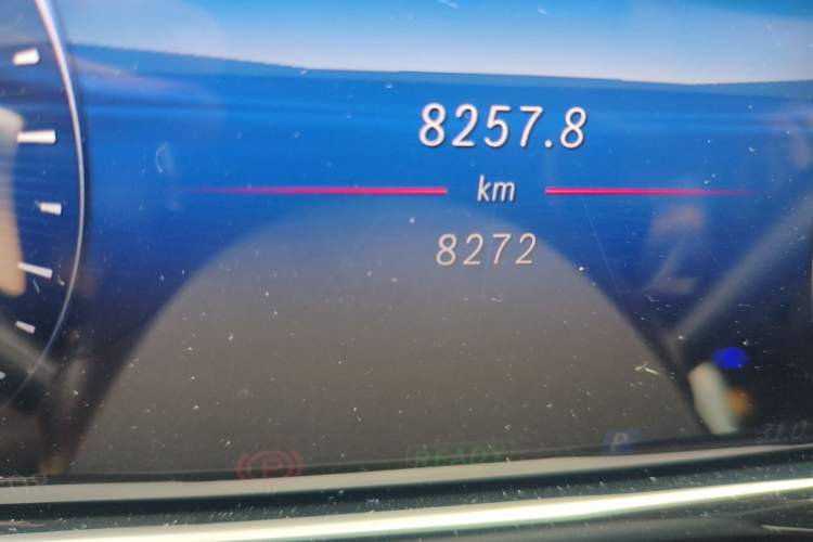 Used Mercedes-Benz E-Class New Energy 2024 E 350 e L Plug-in Hybrid Sedan Odometer Close Up