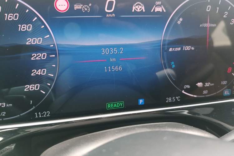 Used Mercedes-Benz E-Class New Energy 2024 E 350 e L Plug-in Hybrid Sedan Odometer Close Up