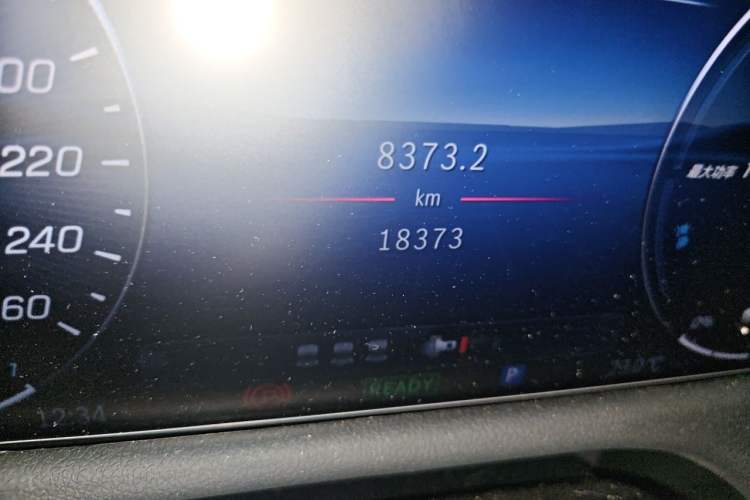 Used Mercedes-Benz E-Class New Energy 2024 E 350 e L Plug-in Hybrid Sedan Odometer Close Up