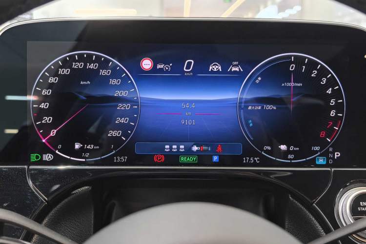 Used Mercedes-Benz E-Class New Energy 2024 E 350 e L Plug-in Hybrid Sports Sedan Odometer Close Up