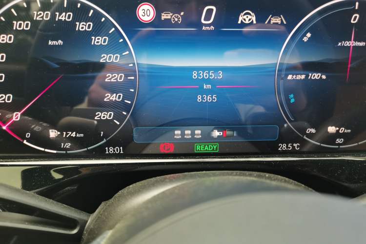Used Mercedes-Benz E-Class New Energy 2024 E 350 e L Plug-in Hybrid Sedan Odometer Close Up
