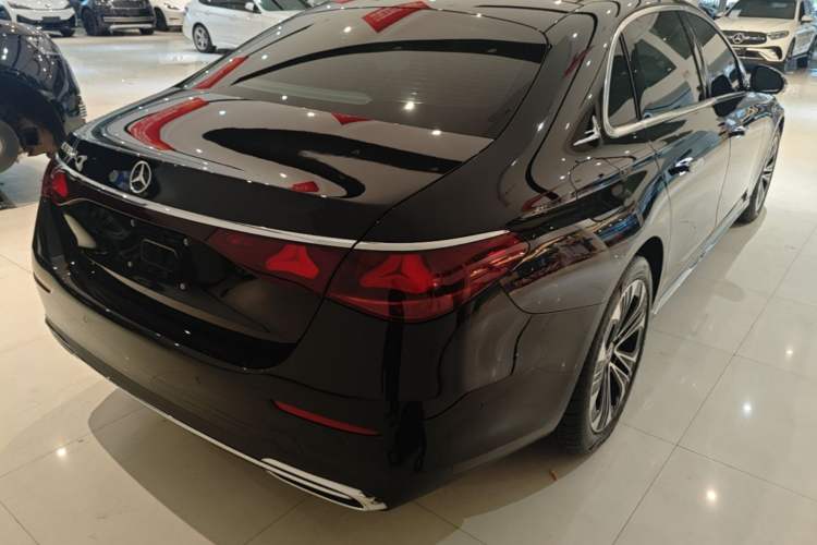 Used Mercedes-Benz E-Class New Energy 2024 E 350 e L Plug-in Hybrid Sedan Rear Right 45 Deg